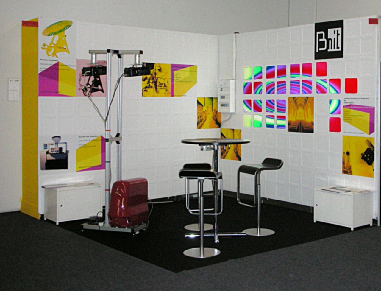 LB08-stand.jpg
