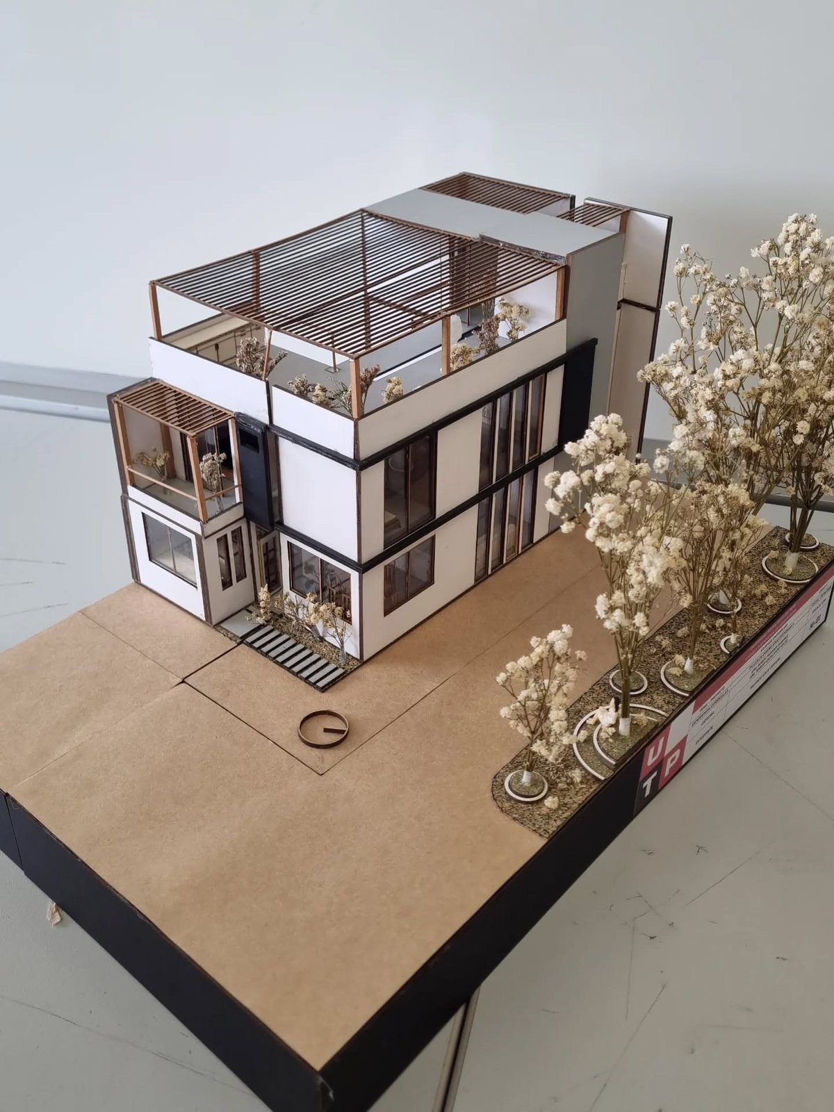 Scale model developed by students of the Architectural Technology program at the Universidad Tecnológica del Perú (UTP), Chiclayo campus, under the guidance of Professor Rubén Paredes.