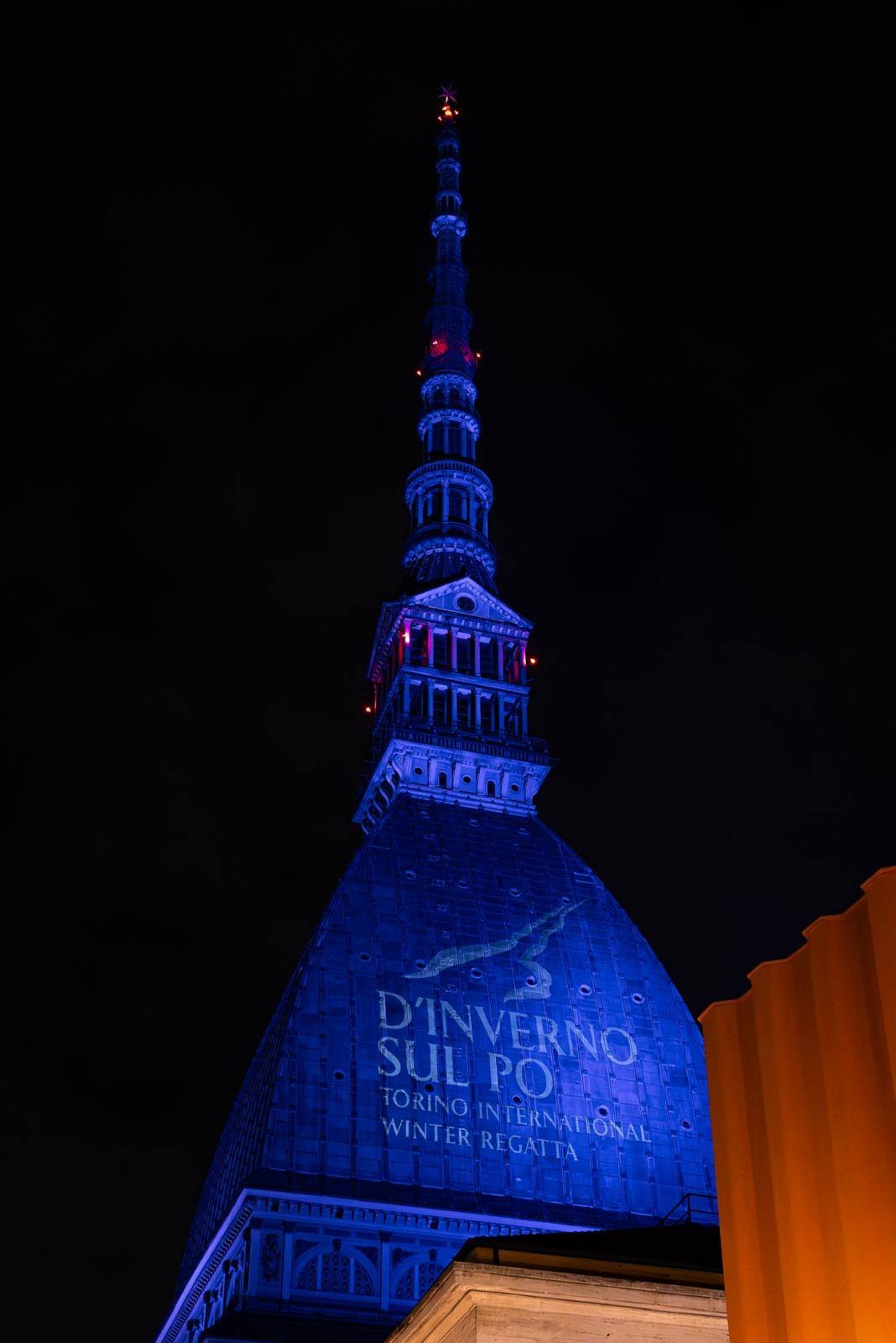 The Mole Antonelliana, symbol of Turin, is an impressive 167‑meter‑high building designed by Alessandro Antonelli in the 19th century. Today it houses the National Cinema Museum and is one of Italy’s most iconic landmarks. In this photo, it is beautifully illuminated in honor of the rowing regatta D’Inverno sul Po.