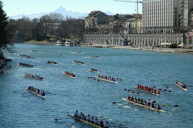 The Murazzi of Turin are the old stone embankments along the River Po, built in the 19th century to house warehouses and boat shelters. Today they are one of the city’s most distinctive spots, a meeting place where history, nightlife, and river sports come together.
